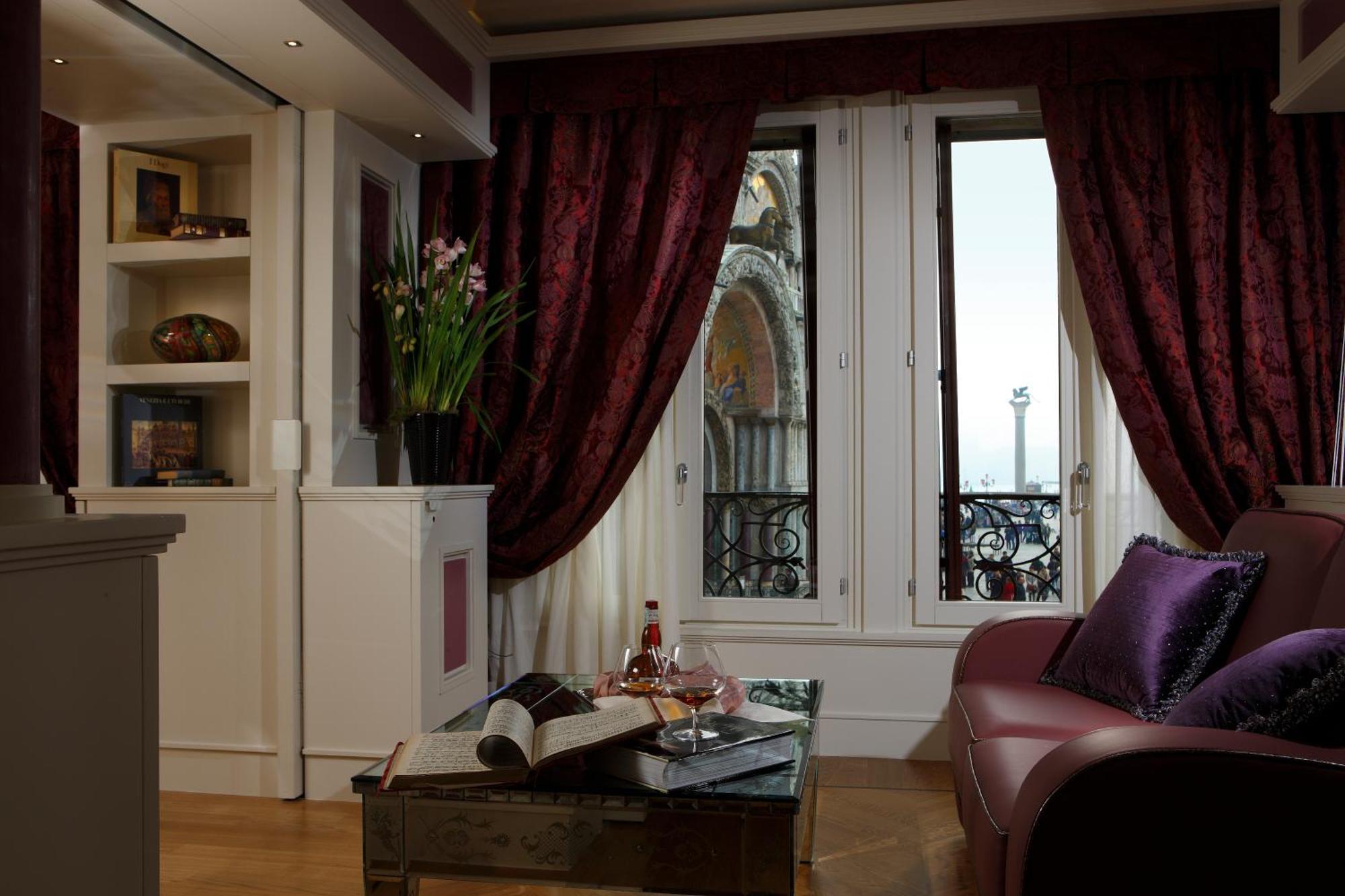 Suite 2 Chambres - Vue sur Place Saint-Marc